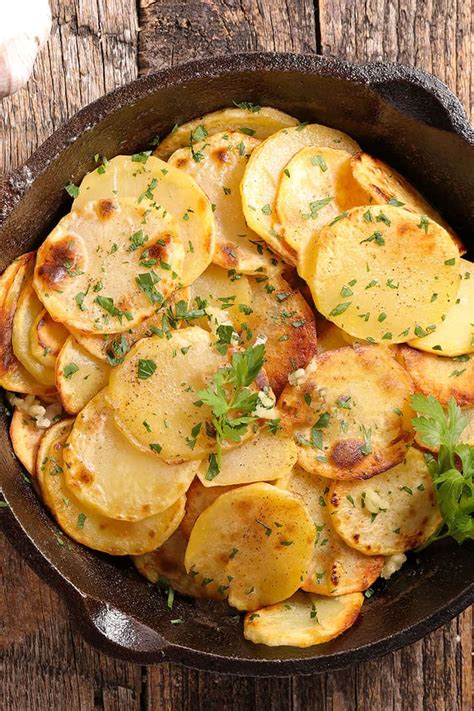 Crispy Garlic Roasted Potatoes Errens Kitchen