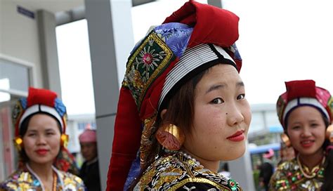 Pakaian Adat Tradisional Myanmar