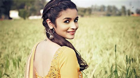 Alia Bhatt Hottest HD Wallpapers-Hottest Bollywood Actress