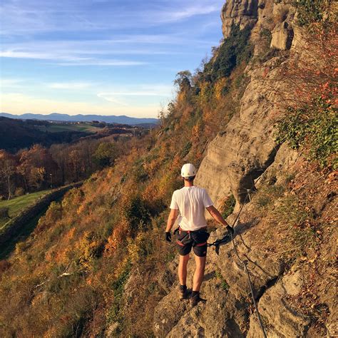 Jänner 2020) unterhalb der gleichnamigen burganlage im südosten der steiermark im bezirk südoststeiermark. Leopold-Klettersteig Riegersburg (mit Video) | Travel Pins