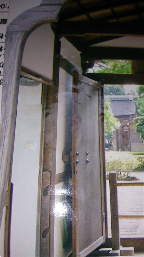 乃木坂46の「ここにいる理由」という曲のpvの撮影の際に撮った写真に心霊写真 Yahoo知恵袋