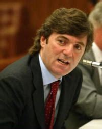 Cattaneo arriva, parla dei prodotti e dei risultati di tim, non dice una parola sulla sua liquidazione e sulla sua uscita dall'azienda sono rare le occasioni in cui possiamo incontrare la coppia sabrina ferilli e flavio cattaneo e l'occasione è stata quella dei. Picture of Flavio Cattaneo