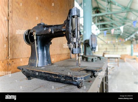 Singer Sewing Machine Factory Hi Res Stock Photography And Images Alamy