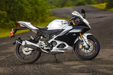 Yamaha R15 V4 Right Side View Image Bikedekho