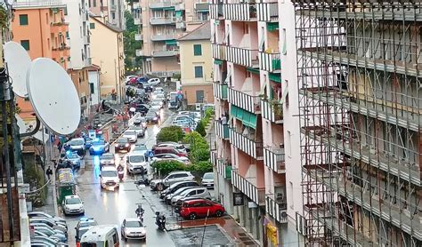 Genova Scoppia Lite In Via Piacenza Uomo Accoltellato Primocanale