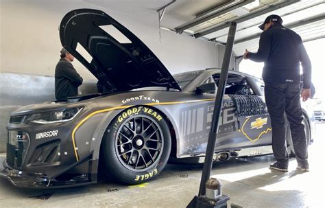 Le Mans Garage Nascar Camaro Tests At Vir