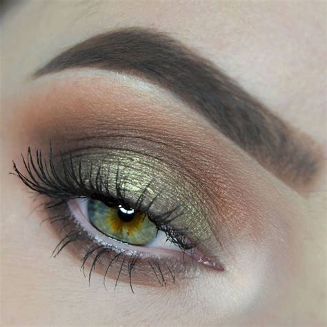 soft green smokey eyes with cocoa blend palette and catrice liquid metal makeup for green eyes