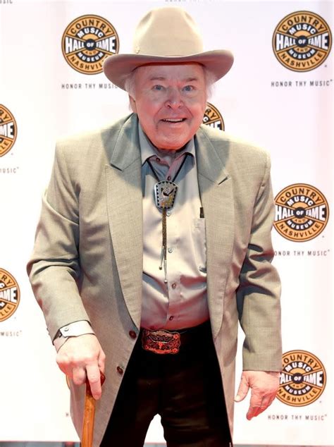 Country Guitarist Hee Haw Host Roy Clark Dead At 85