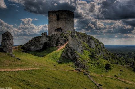 Szlak orlich gniazd to trasa między częstochową a krakowem z ruinami zamków i warowni, które swoją nazwę zawdzięczają usytuowaniu na skałach. Na zamku w Olsztynie - zamek Olsztyn, zamek na jurze ...