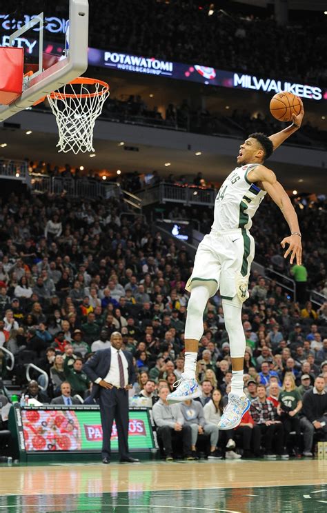 The latest stats, facts, news and notes on giannis antetokounmpo of the milwaukee. WATCH: Giannis Antetokounmpo silences crowd with insane ...