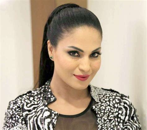 Veena Malik To Make Her Comeback In An Urduflix Series Economypk