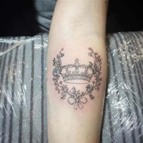 Wir haben selber keinen tattoo krone test selbst durchgeführt. 40 Royal Krone Tattoos zum Ausprobieren » Tattoosideen.com
