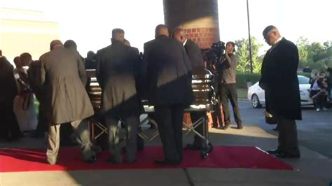 Aretha Franklins Casket Arrives At Church