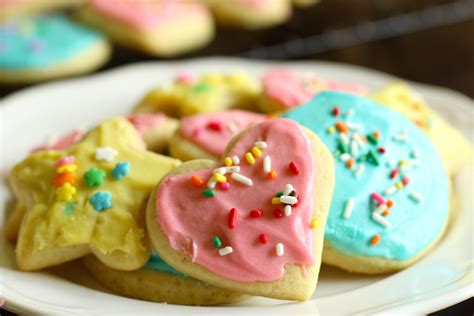 Discover more posts about icing, baking, christmas, love, cookies, and sugarcookies. Soft Frosted Sugar Cookies - Hot Chocolate Hits