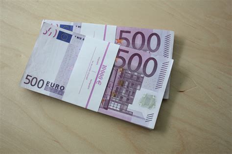 Hallo, ich habe noch einige alte euroscheine von 5 bis 500 €. Paticik.com Forumları
