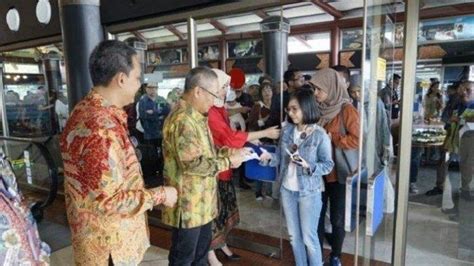 Peringati Hari Kartini Sriwijaya Air Gelar Fashion Show Hingga Bagi