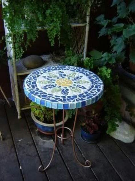Handmade table, glass tile top, aluminum legs painted with powder coated high resistant paint, steel rimmed table top, indoor and outdoor use, excellent accessory for patio and terrace. Very easy and simple | Cubiertas de mesa en mosaico ...
