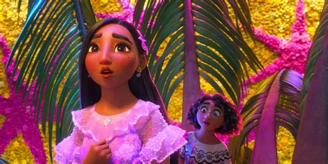 Encanto Director Reveals Cool Subtle Detail In Mirabel And Isabela Scene