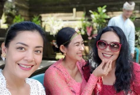 Lulu tobing telah melayangkan gugatan cerainya pada 18 mei 2021, lalu. Penampilan Lulu Tobing Dalam Otonan Anak Kedua Happy Salma Jadi Sorotan - Semua Halaman - Grid Pop