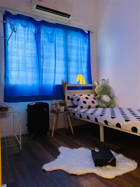 2 rooms for rent in a single family house with walkable distance to walmart and giant. Room for Rent at SS2, Petaling Jaya - RoomGrabs