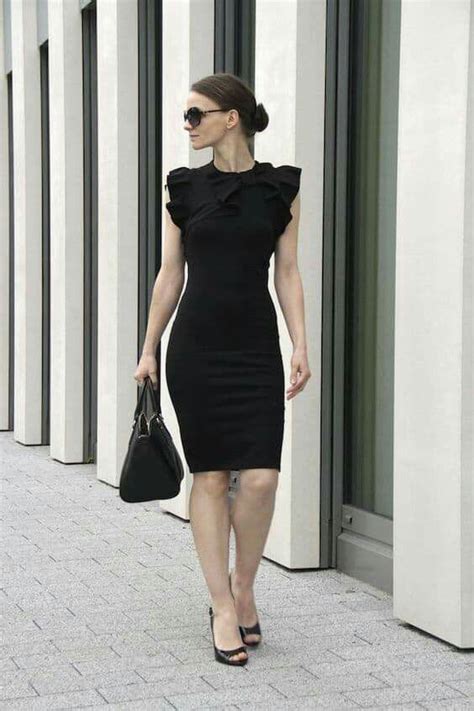 Pin De Tatiana Justiniano En Ropa Trajes Elegantes Vestidos Negros