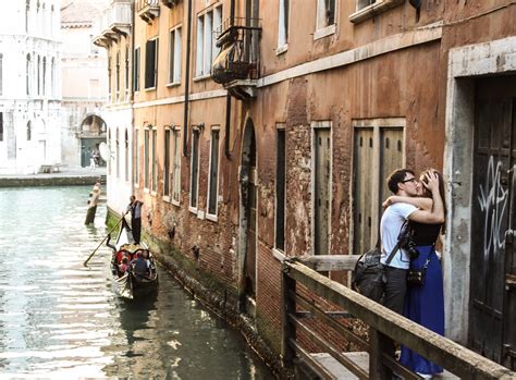 Lovers Kiss In Venice Italy Emily Flickr