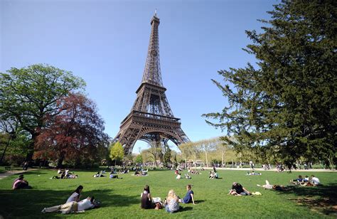 Eiffel Tower In Summer Wallpapers And Images Wallpapers