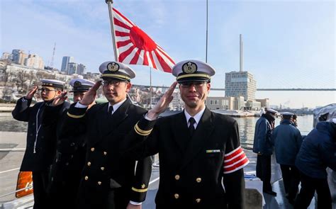 历史上的今天1月12日1957年武居智久出生。武居智久，日本海上自卫队将领、第32任海上办公厅主任（海军参谋长）