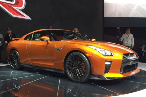Nissan Gt R 2017 Updated Supercar Unveiled In New York Auto Express