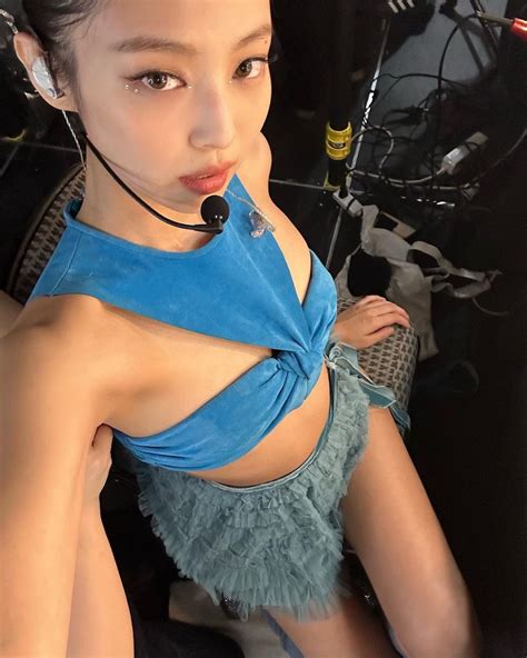 Blackpink S Jennie Has Netizens Pulses Racing In New Photo Showing Her Full Sexy Af Outfit From