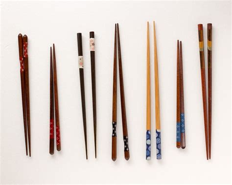 It should feel somewhat comfortable. How To Use Chopsticks お箸の使い方 | Chopstick Chronicles