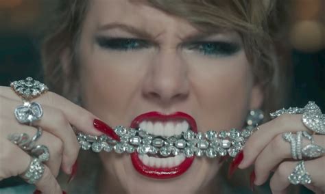 Taylor Swifts Snake Jewelry Motif Is Actually Nothing New