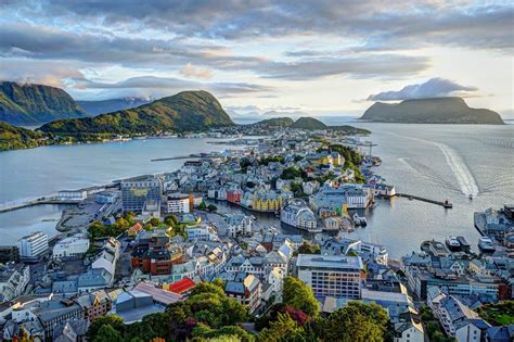 In stark contrast to other small norwegian towns that are filled . Ålesund, Norway : pics