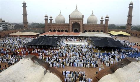 Eid Al Fitr Celebrated In Pakistan Arabian Business