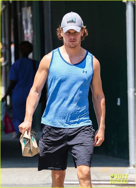 Sam Heughan Shows Off His Arm Muscles After The Gym Photo 3712763