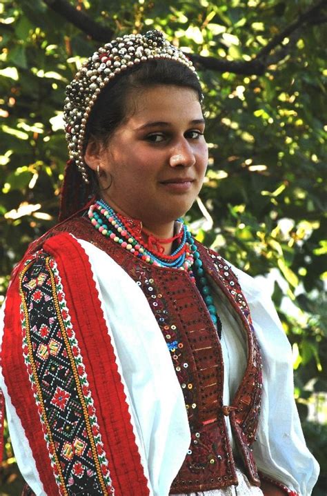 Gy Rgyfalvi N Pviselet Hungary Hungarian Embroidery Folk Embroidery European Outfit