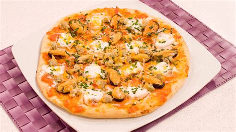 In spanish, there are two verbs that can express the idea of knowing: Saber cocinar - Pizza frutos del mar con salsa albahaca ...