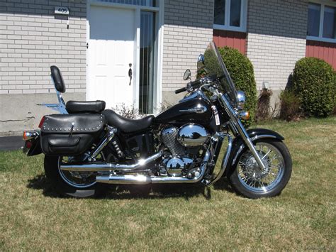 I have a 2000 honda shadow ace 750 for sale two tone burgundy and cream 30000 km aftermarket custom jardin exhaust pipes and brand new dunlop tires and brakes like comes with brand new saddlebags. 2000 Honda Shadow ACE 750 | Picture 949409