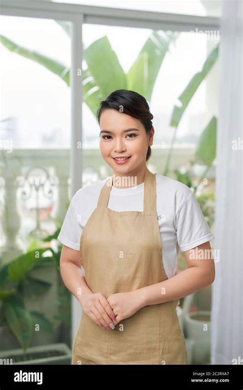 Beautiful Happy Young Woman Wearing Kitchen Apron Stock Photo Alamy
