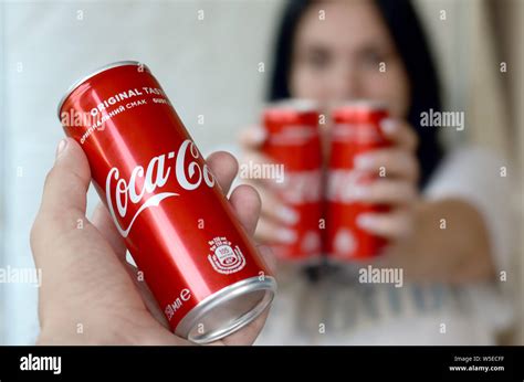 Hand Holding Coca Cola Bottle Hi Res Stock Photography And Images Alamy