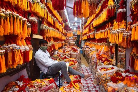 Festive sales in Old Delhi's Sadar Bazar get hit by Covid-19 too ...
