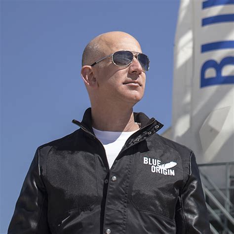 Jeffrey preston bezos is an american business magnate, media proprietor, and investor. הטיל שחוזר בו