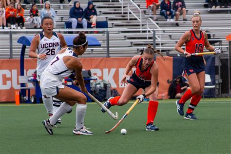 Su Field Hockey Shuts Out Uconn