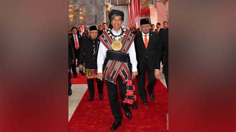 Filosofi Baju Adat Tanimbar Maluku Yang Dipakai Jokowi Melambangkan