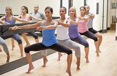barre workout pilates squat plie klasse effektiv broad exercices ils efficaces