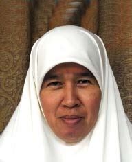 Terdapat dua jenis pengguna yang dibenarkan menggunakan perisian ini, iaitu para pelajar dan penyelaras jabatan. Anjung d'Perdana: Mantan Staf