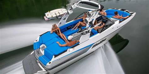 All of malibu boats are designed to pull you as you wakeboard, ski, tube or innovative: Malibu Boats - 22 MXZ - Unicomp Ambarcatiuni