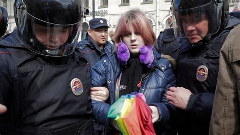 Gay Activists Detained In Russia Sbs News