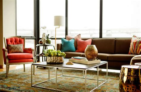 Braunes sofa kombinieren dunkelbraunes ledersofa welche kissenfarbe. Colores de moda para decoracion de interiores