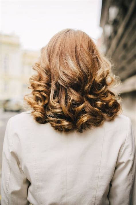 Start by applying a light spray or mousse at the roots and comb through, making sure your hair is. How to Make Straight Hair Curly At Home - How to Get Curly ...